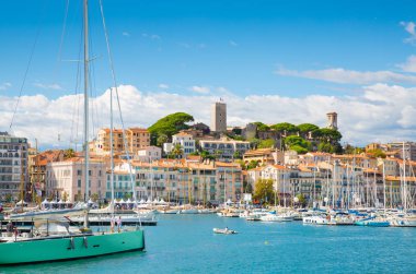 Cannes, İtalya - 18 Eylül 2016: Cannes Le Vieux Port. Cannes Yatçılık Festivali