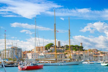 Cannes, Fransa - 18 Eylül 2016: Cannes Le Vieux Port. Cannes Yatçılık Festivali