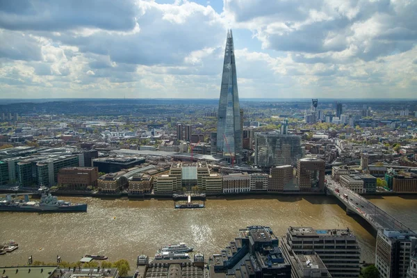 ロンドン イギリス 2017 ロンドン ビューにはテムズ川 ロンドン橋 シャード 事務所の建物が含まれています ロンドンの超高層ビルの 階からのパノラマ — ストック写真