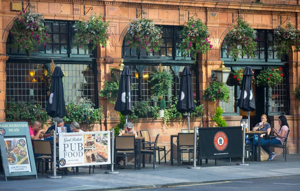 London September 2016 People Having Rest Public House Mayfair — Stock Photo, Image