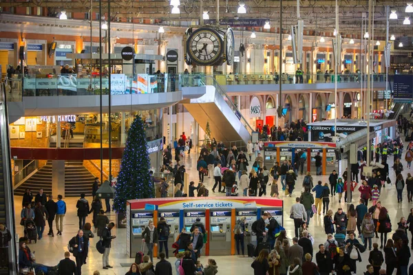 Λονδίνο Ηνωμένο Βασίλειο Δεκεμβρίου 2017 Βατερλώ Διεθνή Σιδηροδρομικό Σταθμό Στο — Φωτογραφία Αρχείου
