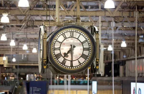 Londres Diciembre 2015 Reloj Estación Tren Internacional Waterloo —  Fotos de Stock