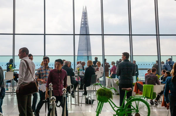 Londres Reino Unido Abril 2017 Pessoas Restaurante Edifício Sky Garden — Fotografia de Stock