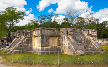 Meksika, Yucatan, Maya harika top sahası ve Jaguar Tapınağı.
