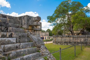 Meksika, Yucatan, Maya harika top sahası ve Jaguar Tapınağı.
