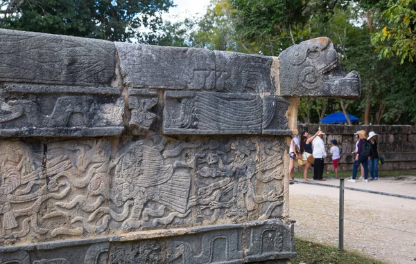 メキシコ ユカタン マヤの偉大なボール裁判所および寺院のジャガー — ストック写真