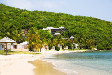 Antigua, Karayip Adaları - 20 Mayıs 2017: İngiliz Limanı tatil Villaları