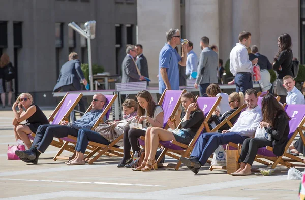 Londýn Září 2015 Oběd Čas Londýnské City Administrativní Pracovníci Oběd — Stock fotografie