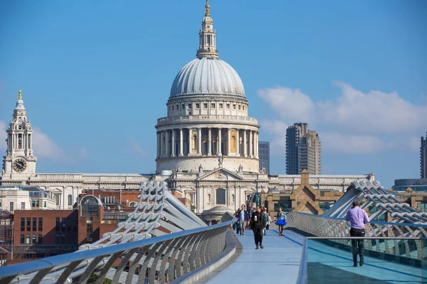 London September 2015 Paul Kathedrale Und Millennium Bridge — Stockfoto