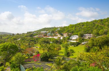 Antigua, Karayip Adaları, İngiliz Limanı - 20 Mayıs 2017: Freeman 'ın tatil evleri ile körfez manzarası