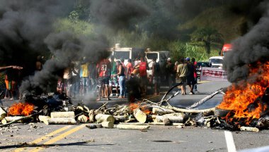 Br 101 otoyol yasağı protesto nedeniyle