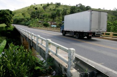 Otoyoldaki köprü 101.