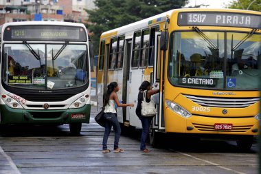 Salvador 'daki Lapa İstasyonu' nda otobüs.