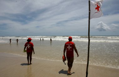 Ilheus 'taki Olivenca plajında cankurtaran.
