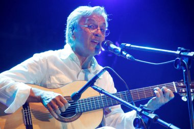 Sunum sırasında şarkıcı Caetano Veloso