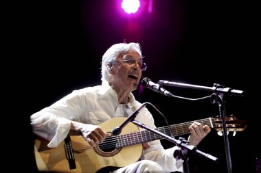 Sunum sırasında şarkıcı Caetano Veloso