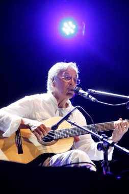 Sunum sırasında şarkıcı Caetano Veloso