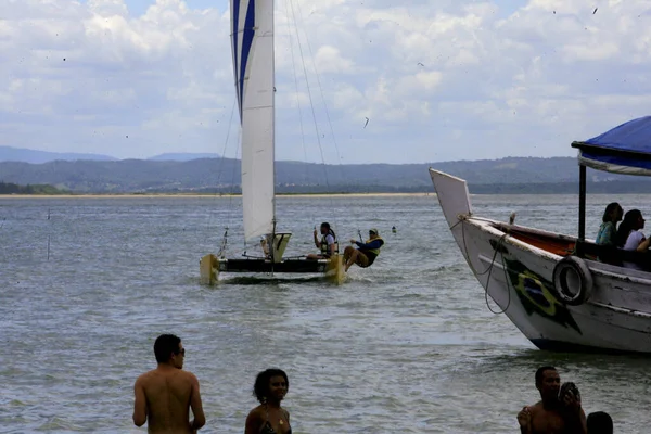 Morro de Sao Paulo sahilindeki turistler — Stok fotoğraf