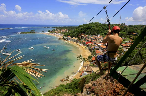 kablo hattı Morro de Sao Paulo 'ya iniyor.