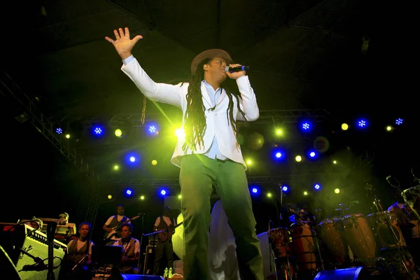 Cantor Carlinhos Brown durante o concerto — Fotografia de Stock