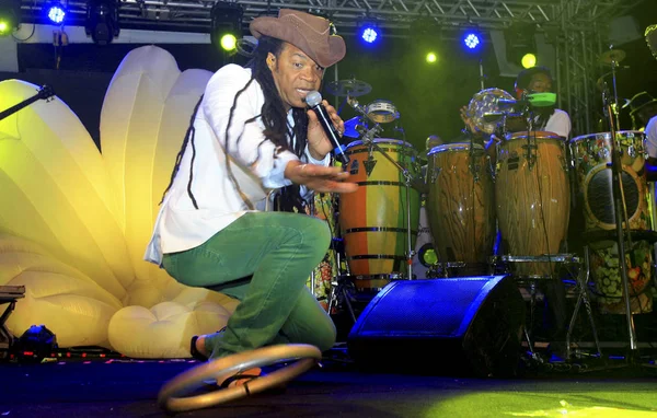 Cantor Carlinhos Brown durante o concerto — Fotografia de Stock