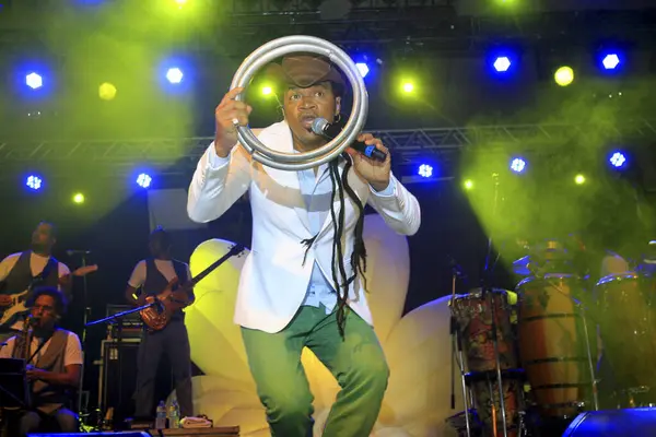 Cantor Carlinhos Brown durante o concerto — Fotografia de Stock