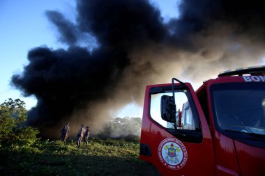 Ateşle savaşmak Salvador 'da yerlileri öldürür.