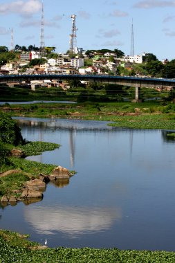 Su kanalizasyonla kirlenmiş.