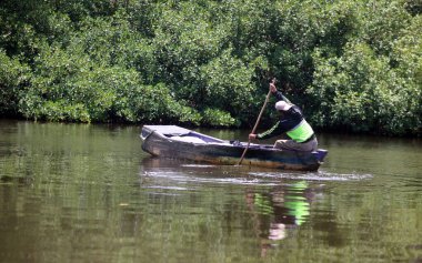 Su kanalizasyonla kirlenmiş.