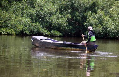Su kanalizasyonla kirlenmiş.