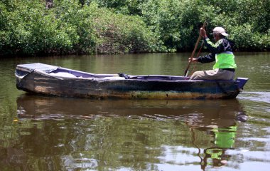 Su kanalizasyonla kirlenmiş.