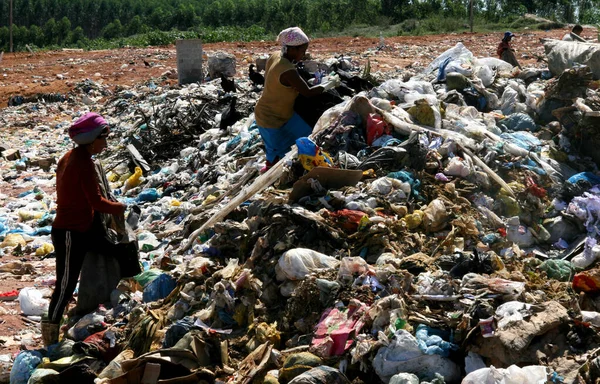 Recogida de material de reciclaje de basura — Foto de Stock