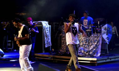 Salvador 'da konser sırasında Band Baiana System