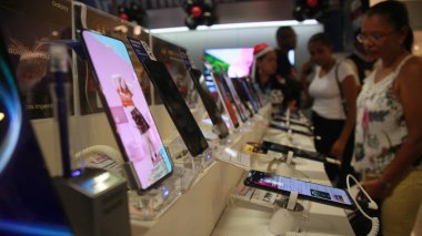 Kara Cuma promosyonu sırasında alışveriş