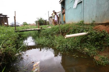 Su kanalizasyonla kirlenmiş.