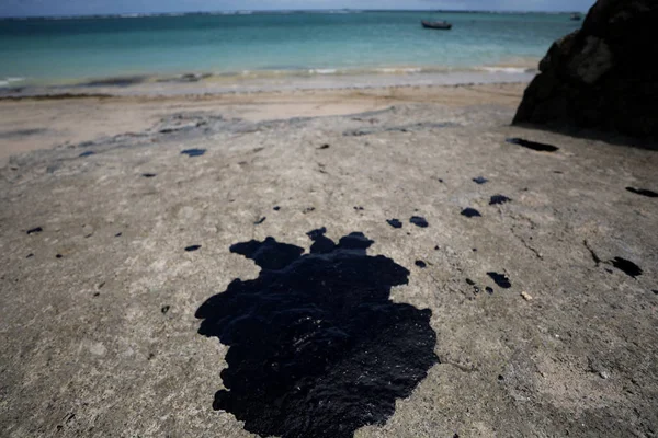 Derramamento de óleo no mar — Fotografia de Stock