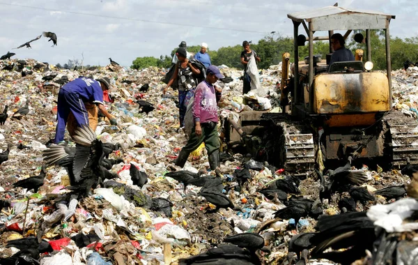 Coletores de material de reciclagem de lixo — Fotografia de Stock