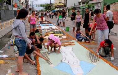 Itabuna 'da Corpus Crist kasetleri yapıyor.