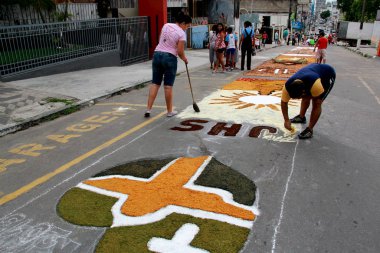 Itabuna 'da Corpus Crist kasetleri yapıyor.