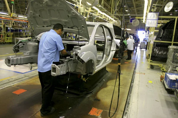 Línea de montaje del vehículo en fábrica de Ford — Foto de Stock