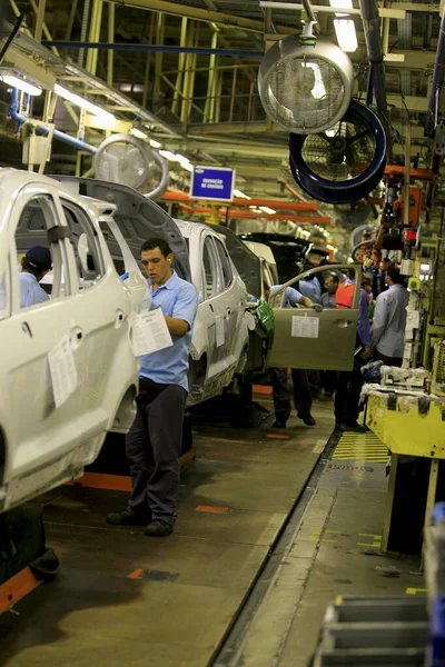 Línea de montaje del vehículo en fábrica de Ford — Foto de Stock