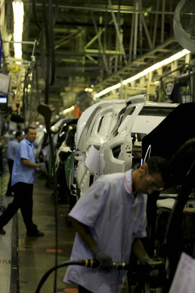 Linha de montagem do veículo na fábrica de Ford — Fotografia de Stock