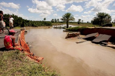 Yağmur çayırlarda sele neden olur