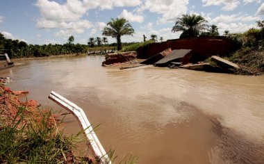 Yağmur çayırlarda sele neden olur