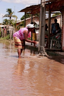 Yağmur çayırlarda sele neden olur
