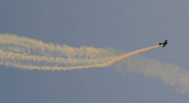 Deneysel uçaklarla hava gösterisi