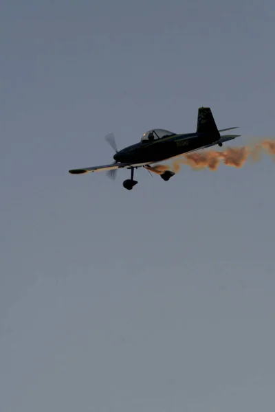 Espectáculo aéreo con aviones experimentales — Foto de Stock