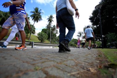 Tororo çukuruna doğru yürü.