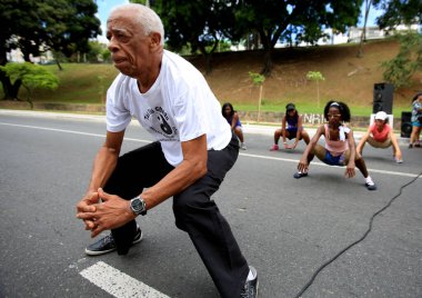 Salvador 'daki Tororo Dike' da Tai Chi Chuan sınıfı.