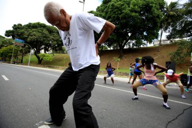 Salvador 'daki Tororo Dike' da Tai Chi Chuan sınıfı.